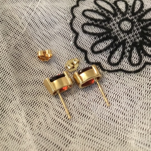 Vintage 14Kt Yellow Gold (7mm x 5mm) 2 Carat Oval Bezel Set Garnet Stud Earrings - Picture 4 of 12